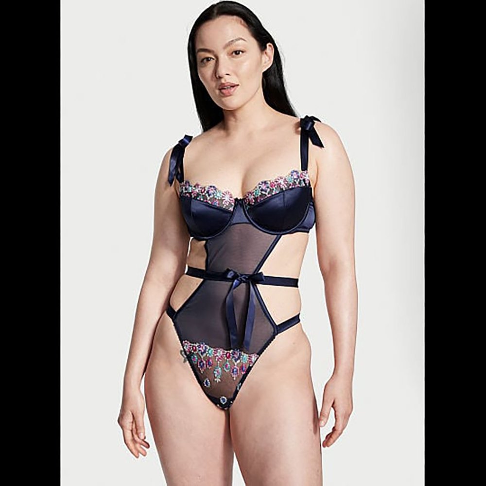 NWT Wicked Bejeweled Embroidery Teddy Medium